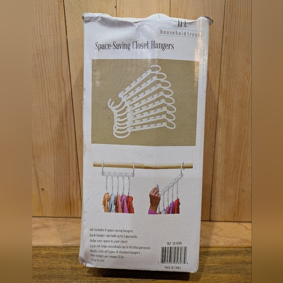 White Space-Saving Closet Hangers 8 pack - Picture 2 of 4